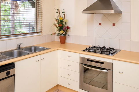 The Lakes Cairns Resort - Accommodation Redcliffe 1