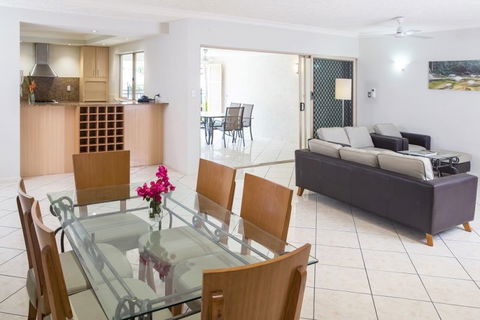 The Lakes Cairns Resort - Accommodation Redcliffe 5