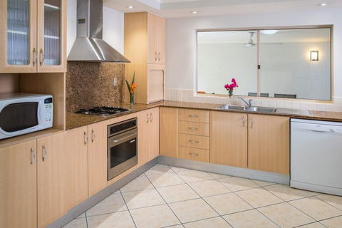The Lakes Cairns Resort - Accommodation Redcliffe 6