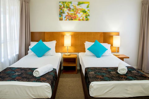 The Lakes Cairns Resort - Accommodation Redcliffe 2