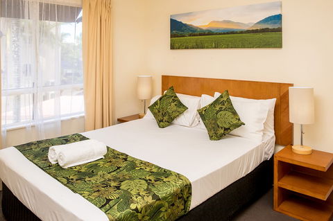 The Lakes Cairns Resort - Accommodation Redcliffe 9