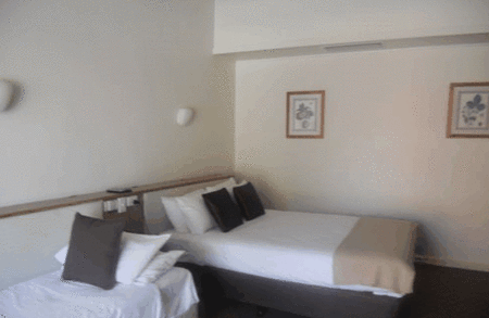 Burkes Hotel Motel - Accommodation Redcliffe