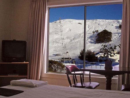 Falls Creek Hotel - Accommodation Redcliffe 1