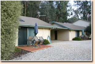 Snow View Holiday Units - Accommodation Redcliffe 1