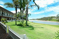 Clan Lakeside Lodge - Accommodation Redcliffe 3