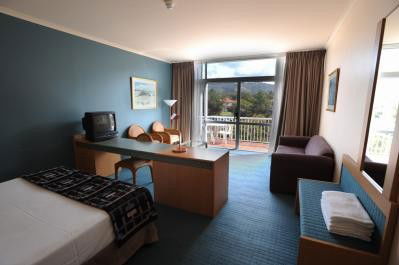 Absolute Beachfront Opal Cove Resort - Accommodation Redcliffe 2
