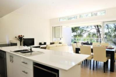 Absolute Beachfront Opal Cove Resort - Accommodation Redcliffe 3