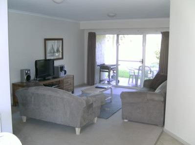 Absolute Beachfront Opal Cove Resort - Accommodation Redcliffe 4