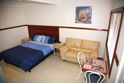 Across Country Motor Inn - Accommodation Redcliffe 1