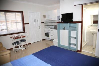 Across Country Motor Inn - Accommodation Redcliffe 2