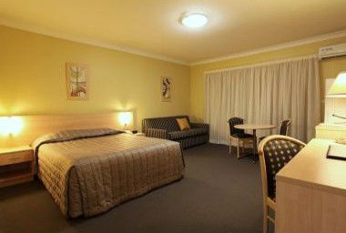 Maclin Lodge Motel - Accommodation Redcliffe 4
