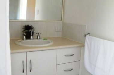 Clarks Beach Apartment - Accommodation Redcliffe 2
