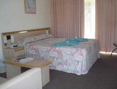 Colonial Motor Lodge - Accommodation Redcliffe 3