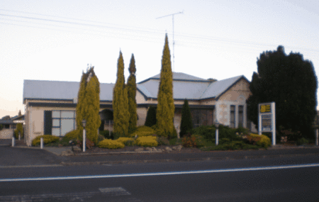 Le Cavalier Court Motel - Accommodation Redcliffe 1