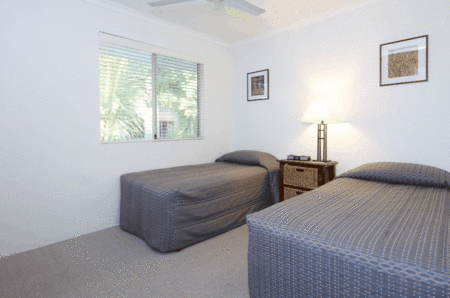 Pelican Beach Resort - Accommodation Redcliffe 2