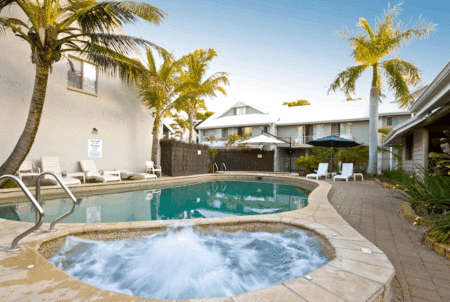 Pelican Beach Resort - Accommodation Redcliffe 4