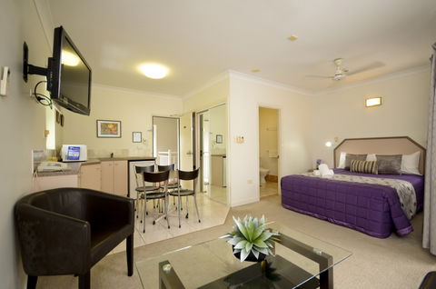 Reef Palms - Accommodation Redcliffe 1