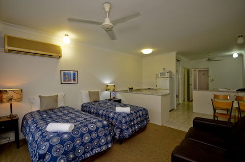 Reef Palms - Accommodation Redcliffe 2