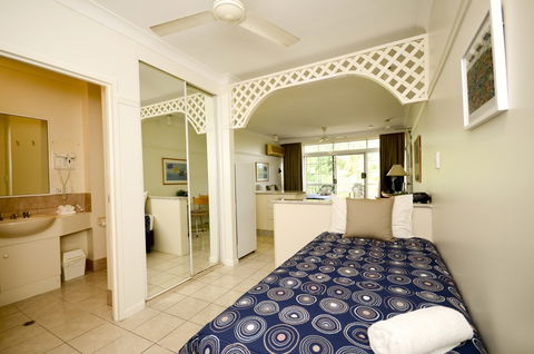 Reef Palms - Accommodation Redcliffe 3