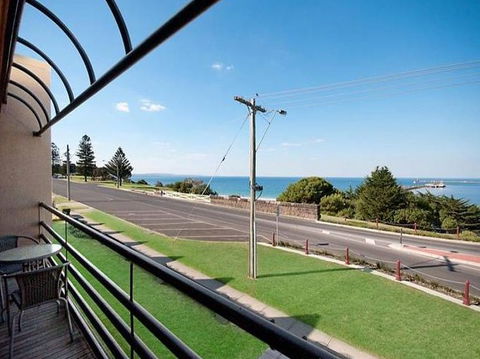 Centreport Units - Accommodation Redcliffe 1