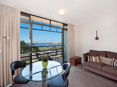 Centreport Units - Accommodation Redcliffe 2