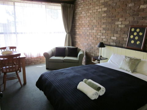 Farnham Court Motel - Accommodation Redcliffe 2