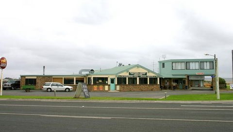Schomberg Inn Hotel Motel - Accommodation Redcliffe 2