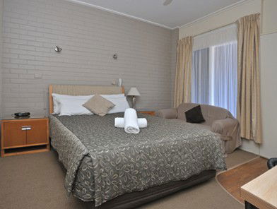 The Elm Motel - Accommodation Redcliffe 2