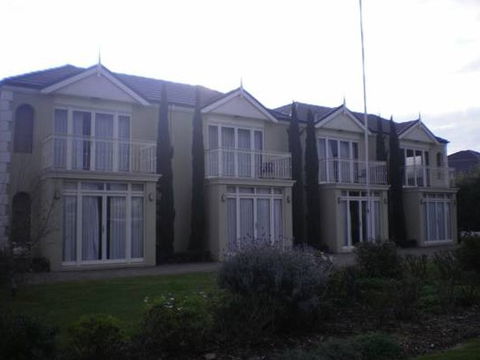 Colonial Village Motel - Accommodation Redcliffe 1