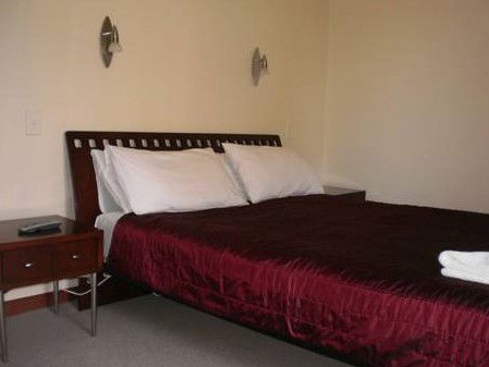 Colonial Village Motel - Accommodation Redcliffe 3