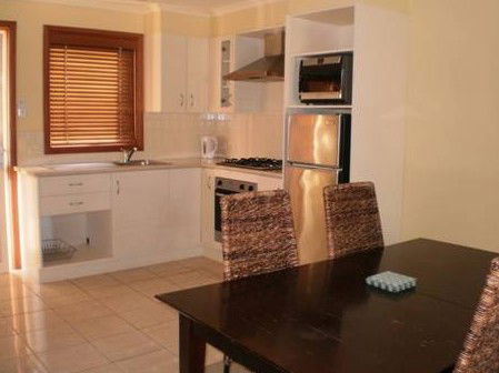 Colonial Village Motel - Accommodation Redcliffe 5