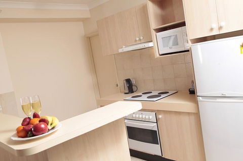 Starwest Alderney On Hay Apartments - Accommodation Redcliffe 1