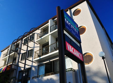 Waters Edge The Strand - Townsville - Accommodation Redcliffe 4
