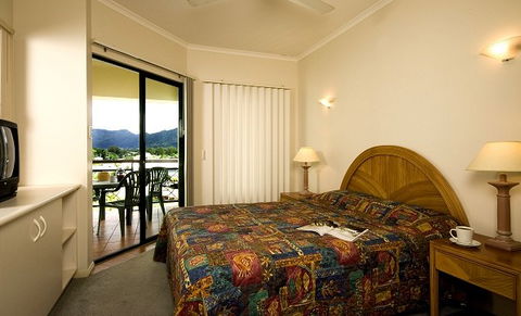 Tropic Towers Apartments - Accommodation Redcliffe 2