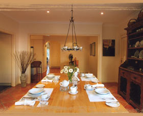 Ellis B And B - Accommodation Redcliffe 1