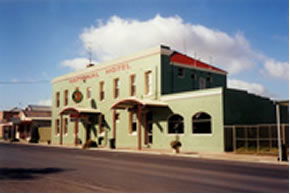 National Hotel - Accommodation Redcliffe 0