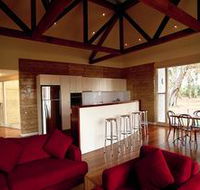 The Menzies Retreat - Accommodation Redcliffe