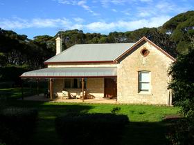 Dudley Villa - Accommodation Redcliffe 0