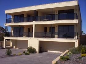 The Lighthouse Accommodation - Accommodation Redcliffe 0