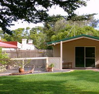 Shiralea Country Cottage - Accommodation Redcliffe