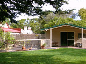 Shiralea Country Cottage - Accommodation Redcliffe 0