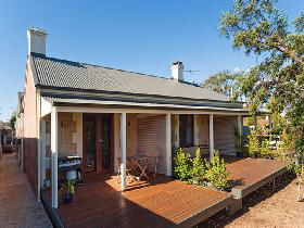 Strathalbyn Villas - Accommodation Redcliffe 0