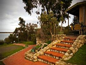 Ulonga Lodge - Accommodation Redcliffe 0