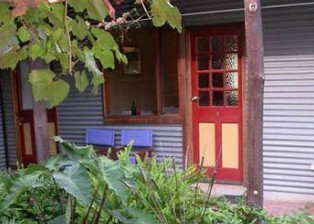 Red Poles - Accommodation Redcliffe 2