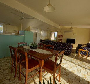 Sea Air-a Siesta 5 - Accommodation Redcliffe 2