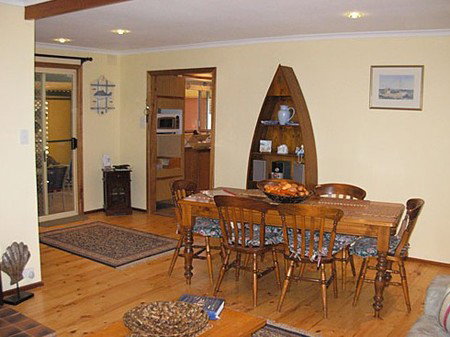 The Liteva Beach House - Accommodation Redcliffe 3