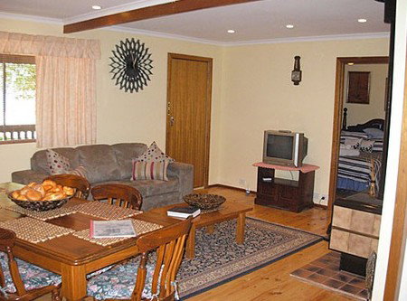 The Liteva Beach House - Accommodation Redcliffe 4