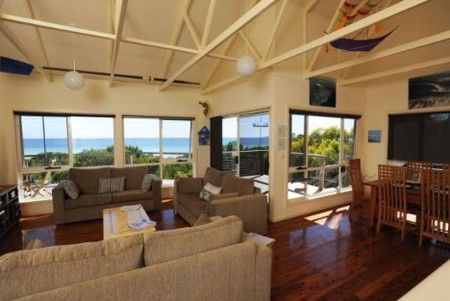 Island Beach Escape - Accommodation Redcliffe 1
