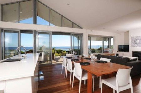Island Beach Escape - Accommodation Redcliffe 2