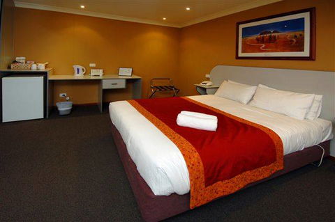 Victoria Hotel - Strathalbyn - Accommodation Redcliffe 2